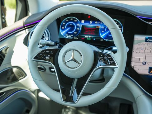 Certified 2023 Mercedes-Benz EQS 580 4MATIC SUV image 16