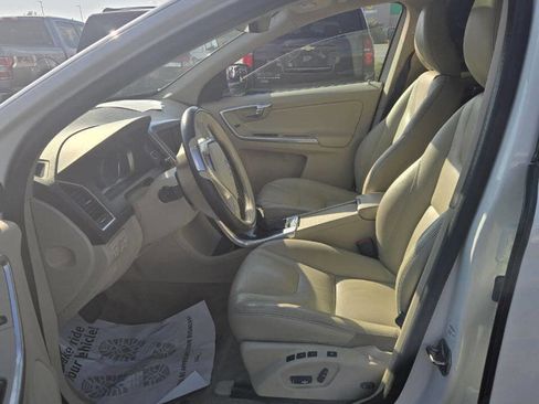 Used 2015 Volvo XC60 T6 image 2