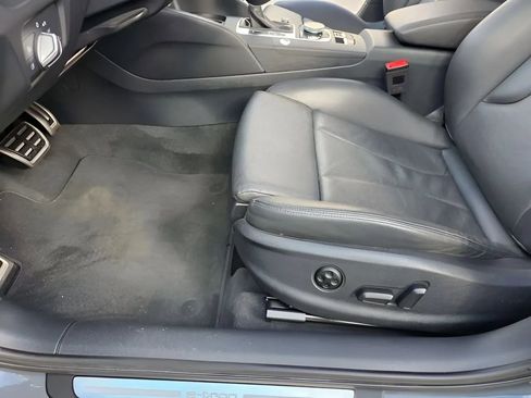 Used 2018 Audi A3 e-tron Prestige w/ Prestige Package image 32