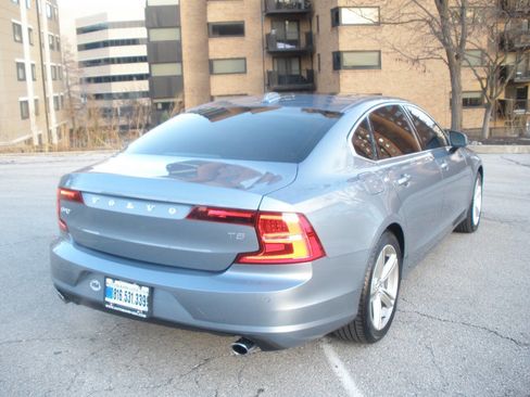 Used 2018 Volvo S90 T5 Momentum FWD image 11