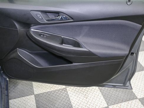 Used 2019 Chevrolet Cruze LT FWD image 18