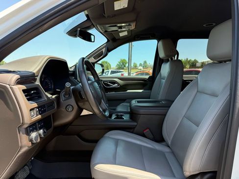 Used 2021 Chevrolet Tahoe Z71 w/ Luxury Package AWD/4WD image 17