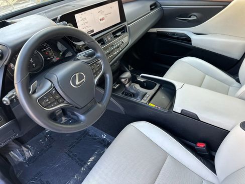 Used 2025 Lexus ES 300h w/ Premium Package image 10