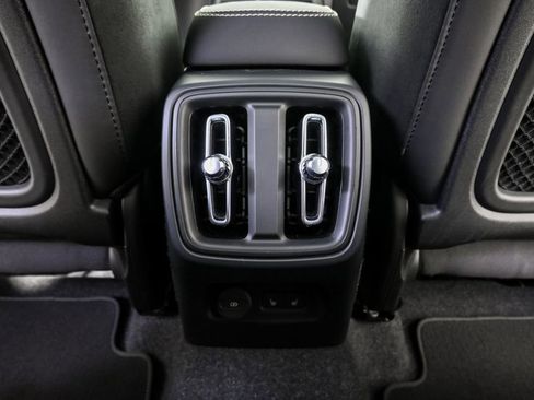 Certified 2025 Volvo XC40 B5 Plus image 19