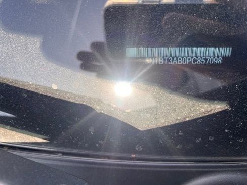 Used 2023 Nissan Rogue S image 5