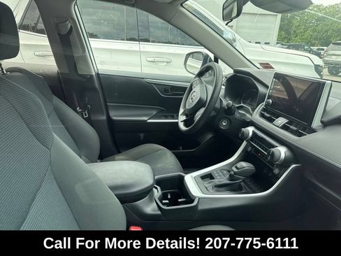 Used 2023 Toyota RAV4 LE AWD/4WD image 3