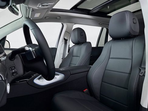 New 2026 Mercedes-Benz GLS 450 4MATIC image 17