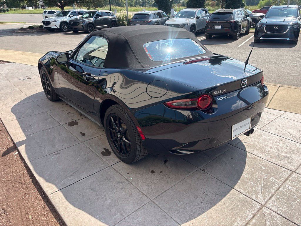 Used 2021 MAZDA MX-5 Miata Sport RWD image 7