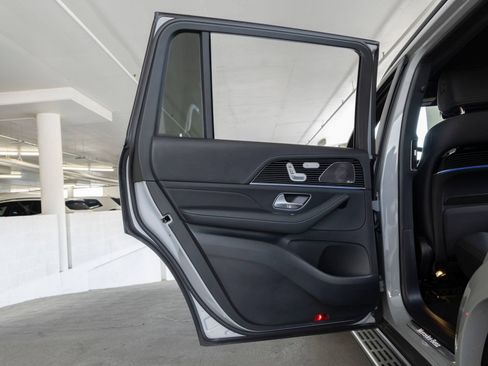 Used 2024 Mercedes-Benz GLS 580 4MATIC image 18