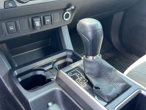 Used 2022 Toyota Tacoma SR5 RWD image 18