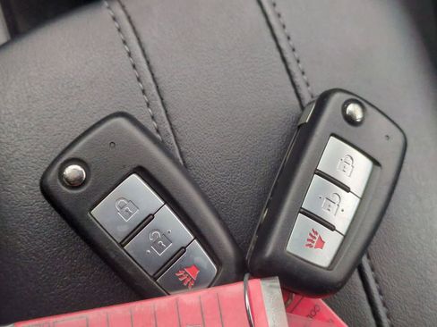 Used 2018 Nissan Rogue S AWD/4WD image 32