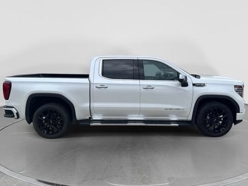 Used 2023 GMC Sierra 1500 Denali w/ Technology Package AWD/4WD image 9