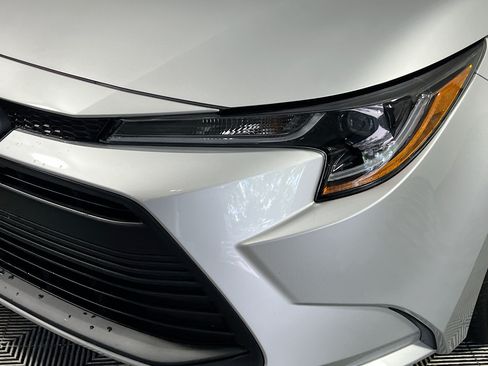 Used 2025 Toyota Corolla LE FWD image 12