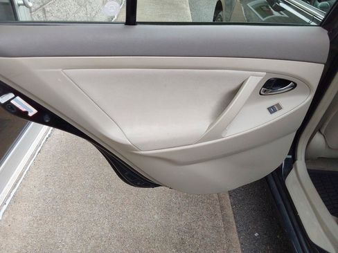 Used 2011 Toyota Camry LE w/ LE Extra-Value Pkg FWD image 18