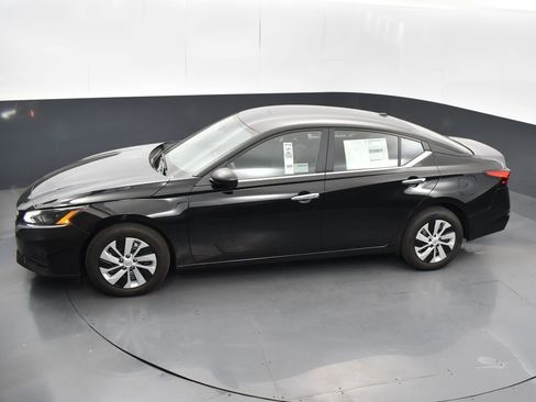 Used 2025 Nissan Altima 2.5 S image 45