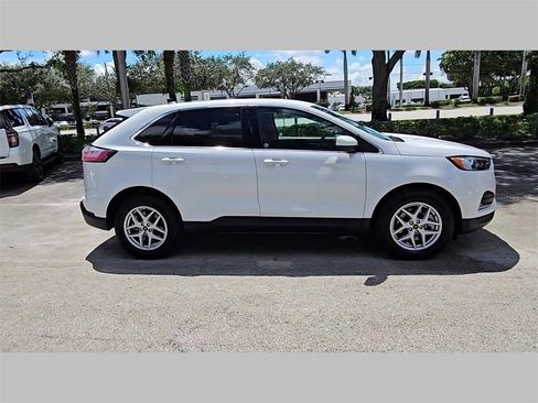 Used 2024 Ford Edge SEL image 37