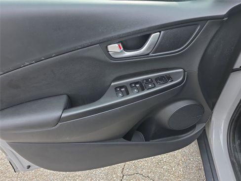 Certified 2023 Hyundai Kona Limited image 17