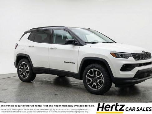 Used 2025 Jeep Compass Trailhawk image 1
