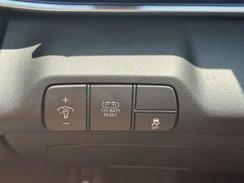 New 2025 Hyundai Elantra Limited image 31