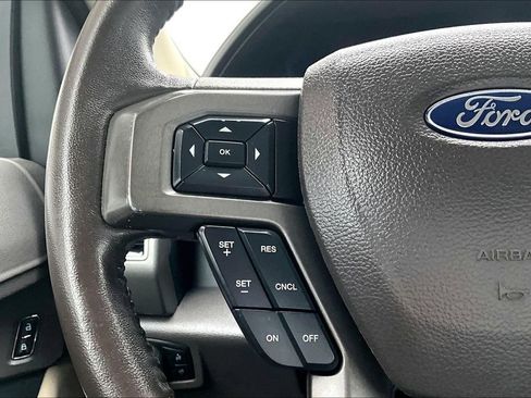 Used 2018 Ford Expedition XLT image 11