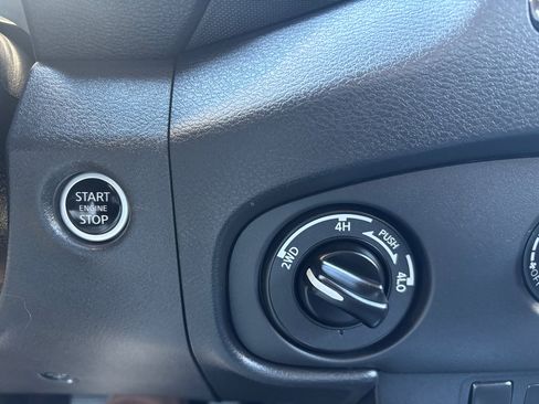 Used 2024 Nissan Frontier SV image 20