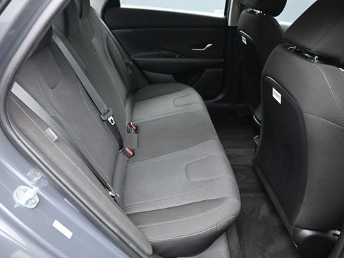 Certified 2025 Hyundai Elantra SE FWD image 23