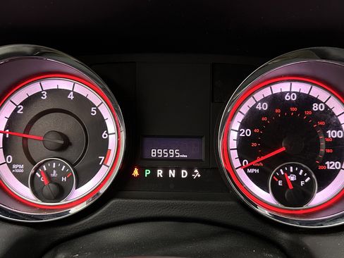 Used 2019 Dodge Grand Caravan SE w/ UConnect Hands-Free Group image 15