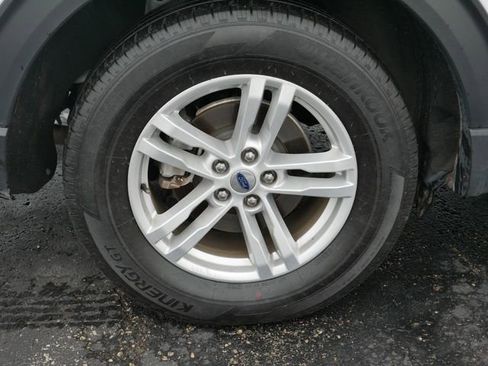 Used 2024 Ford Explorer XLT w/ Equipment Group 202A image 5