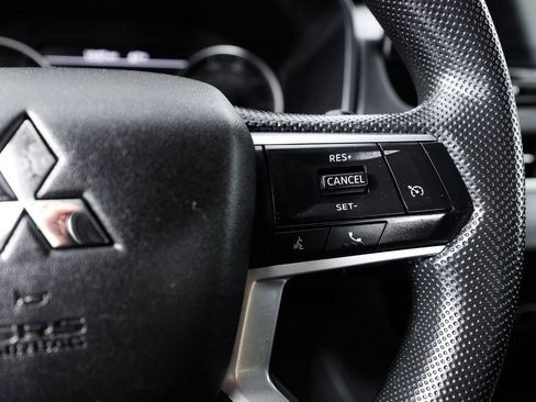 Used 2025 Mitsubishi Outlander ES FWD image 33