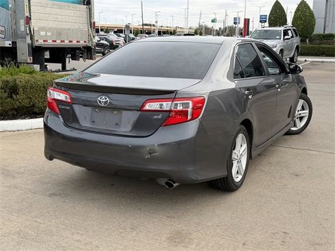 Used 2014 Toyota Camry SE image 5
