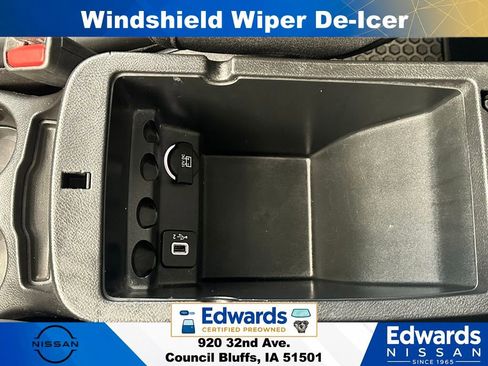 Used 2019 Jeep Cherokee Trailhawk w/ Comfort/Convenience Group AWD/4WD image 31