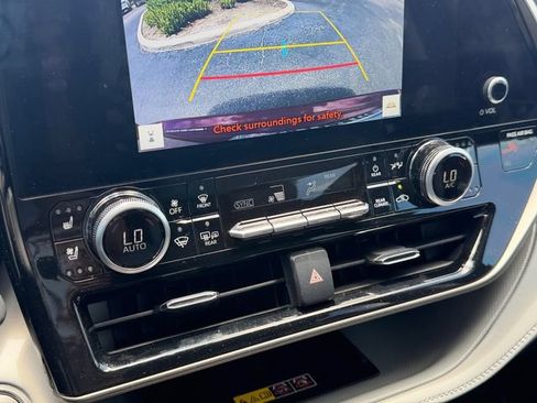 Certified 2025 Toyota Highlander Limited FWD image 26