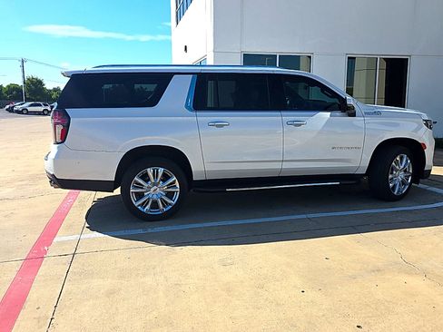 Used 2021 Chevrolet Suburban High Country RWD image 8