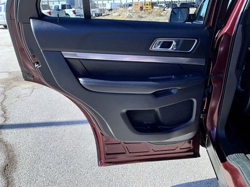 Used 2018 Ford Explorer XLT w/ Equipment Group 202A image 23
