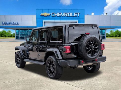 Used 2025 Jeep Wrangler Unlimited Sahara AWD/4WD image 3