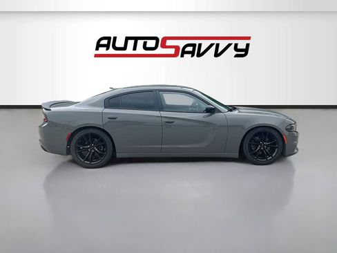 Used 2018 Dodge Charger R/T w/ Blacktop Package RWD image 8
