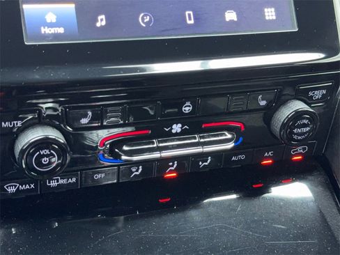 Used 2023 Jeep Grand Cherokee L Laredo image 31