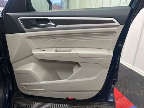 Used 2023 Volkswagen Atlas SE w/ Black Wheel Package AWD/4WD image 18
