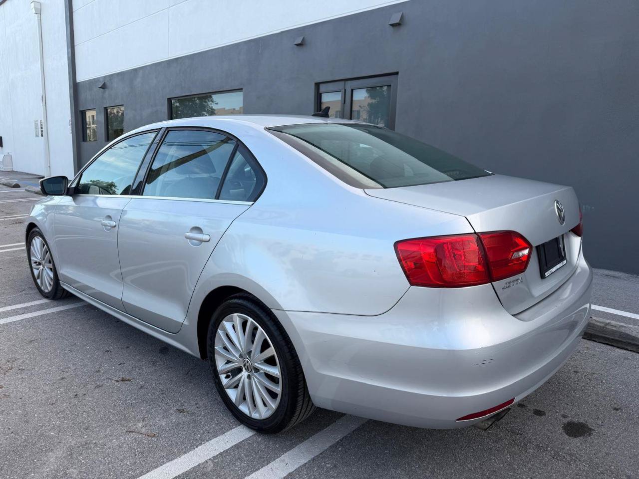 Used 2011 Volkswagen Jetta SEL FWD image 11