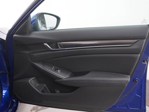 Used 2019 Honda Accord Sport image 9