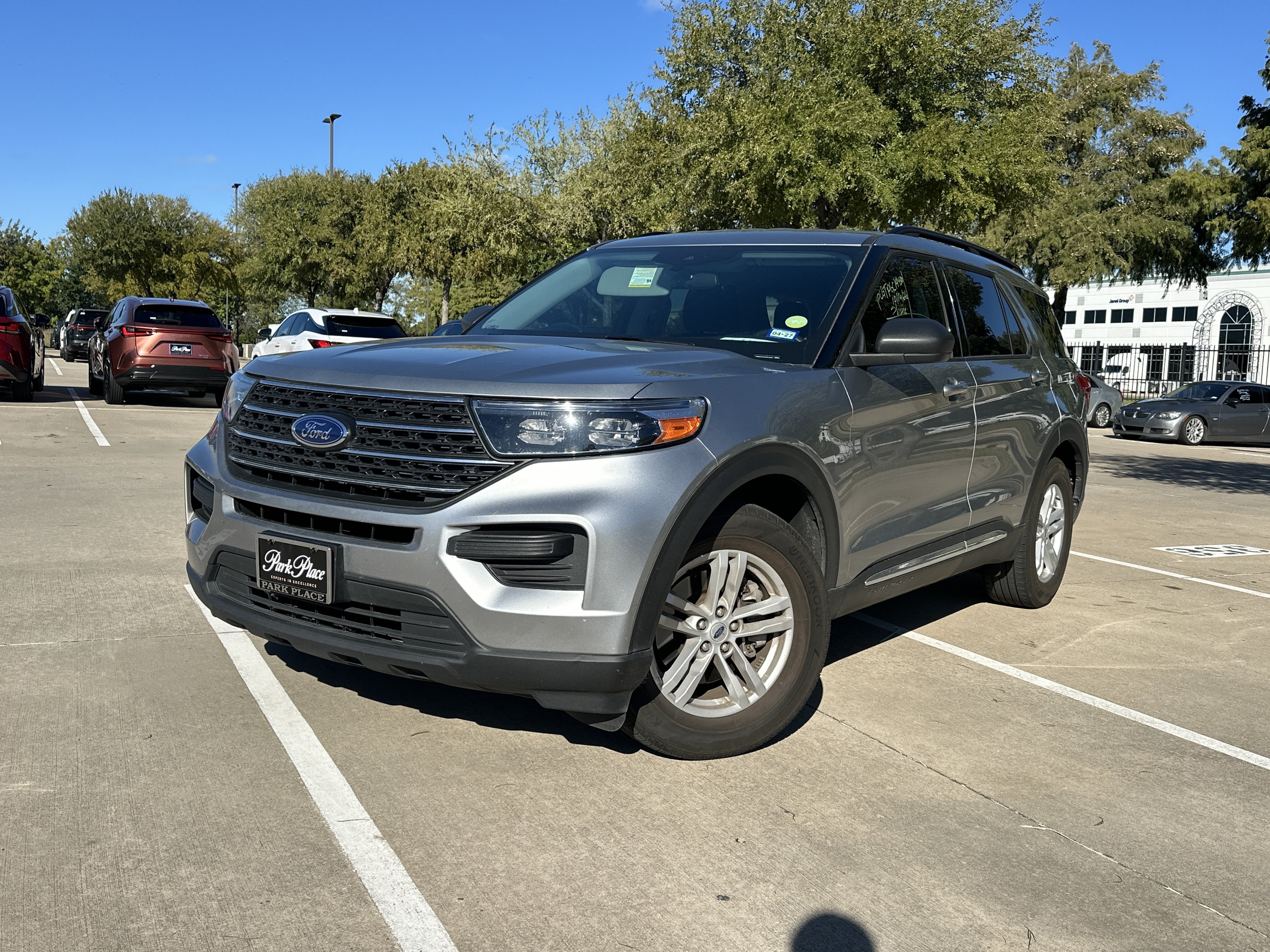 Used 2023 Ford Explorer XLT RWD image 1