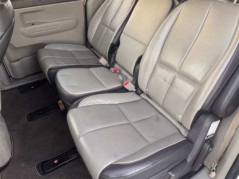 Used 2017 Kia Sedona LX w/ LX Essentials Premium Package image 26