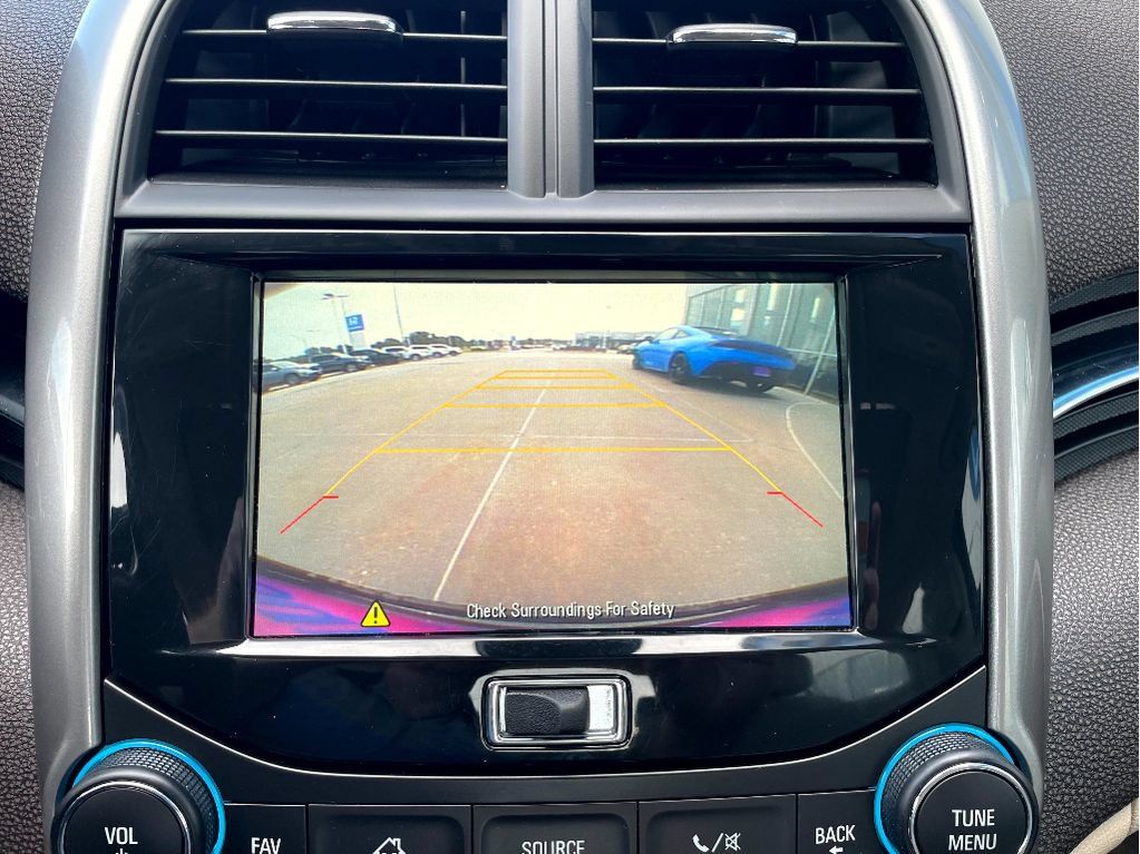 Used 2016 Chevrolet Malibu LT FWD image 17