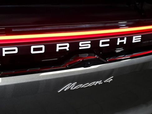 Used 2025 Porsche Macan 4 Electric image 92