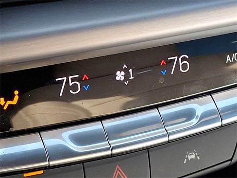 Used 2024 Cadillac XT4 Premium Luxury image 20