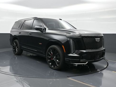 Certified 2025 Cadillac Escalade V w/ LPO, ONYX Package AWD/4WD image 4