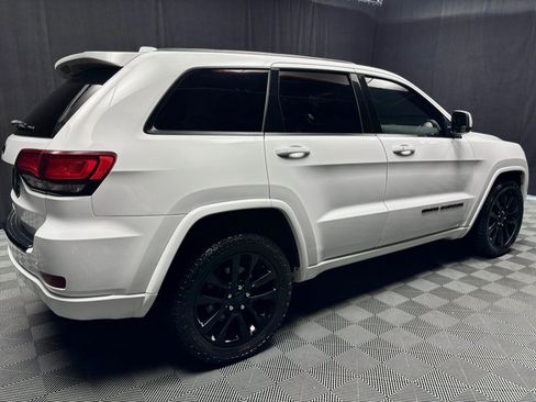 Used 2017 Jeep Grand Cherokee Altitude AWD/4WD image 17