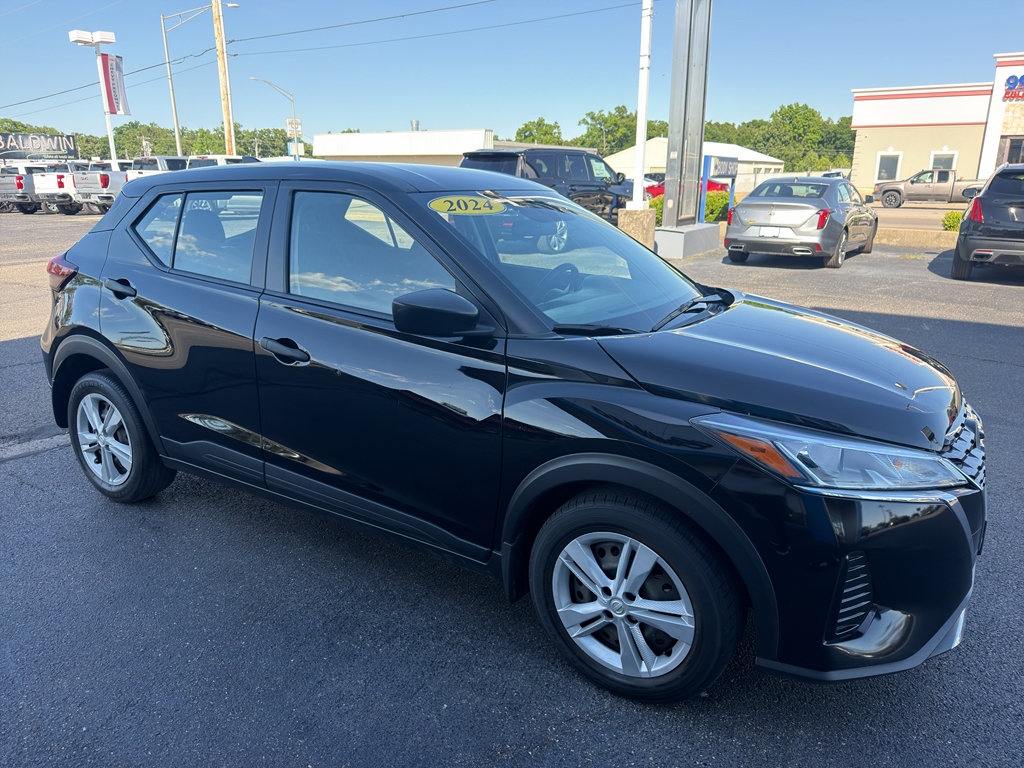 Used 2024 Nissan Kicks S FWD image 3