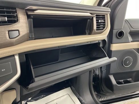 Used 2023 Ford Expedition Limited image 41