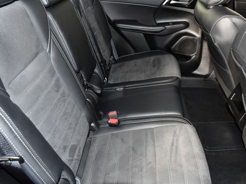 Used 2024 Mitsubishi Outlander SE AWD/4WD image 44
